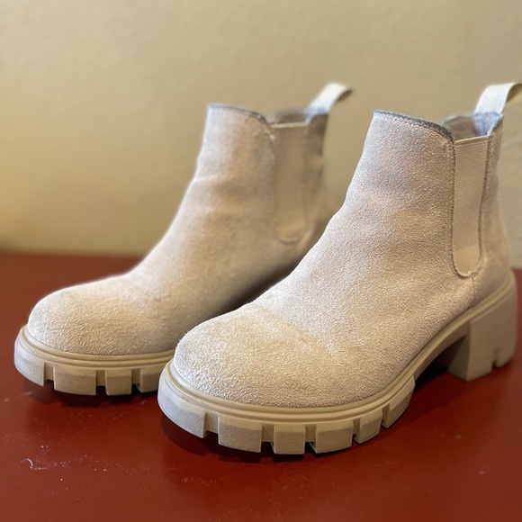 Steve Madden Chelsea Boot - Picture 2 of 4